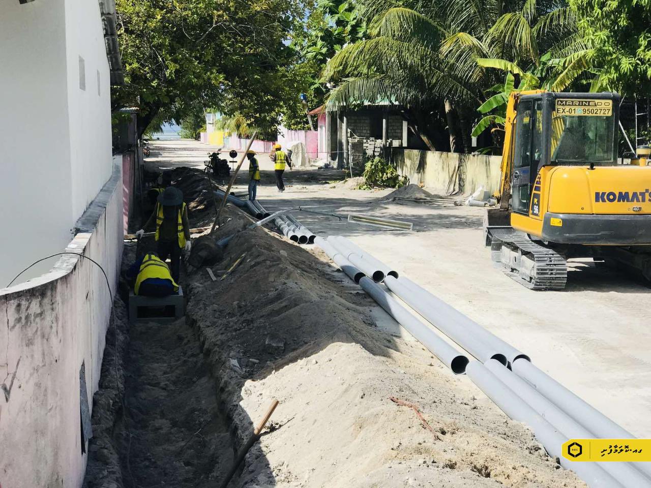 ކޮލަމާފުށީގެ މަގުތަކުގައި ތާރު އަޅަން ފަށައިފި