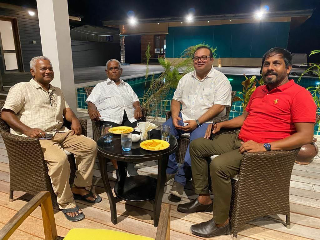 ރައީސްގެ އަރިސް ބޭފުޅުންކޮޅެއް އުއްޗުގެ އަރިހަށް!
