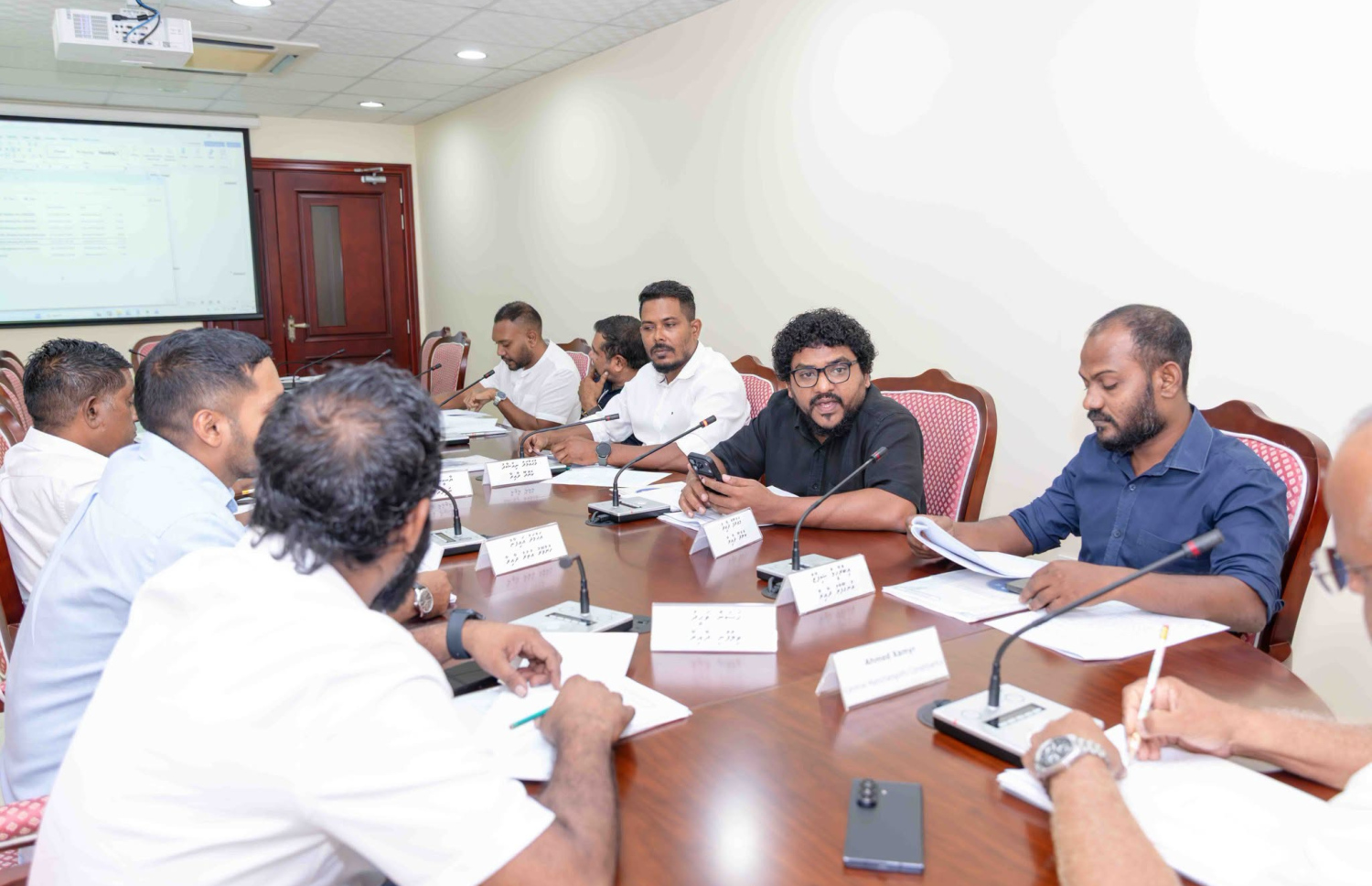 ކައުންސިލްތަކުން ސަރުކާރަށް ބިން އަތުލެވޭ އިސްލާޙް ކޮމިޓީން ފާސްކޮށްފި
