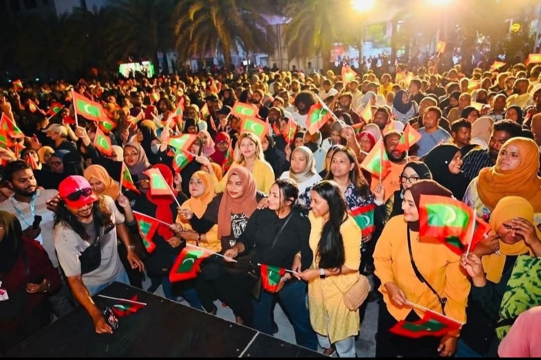 ރައީސް މުޢިއްޒުގެ ސަރުކާރާދެކޮޅަށް ރައްޔިތުން ކުރި މުޒާހަރާގެ ތެރެއިން