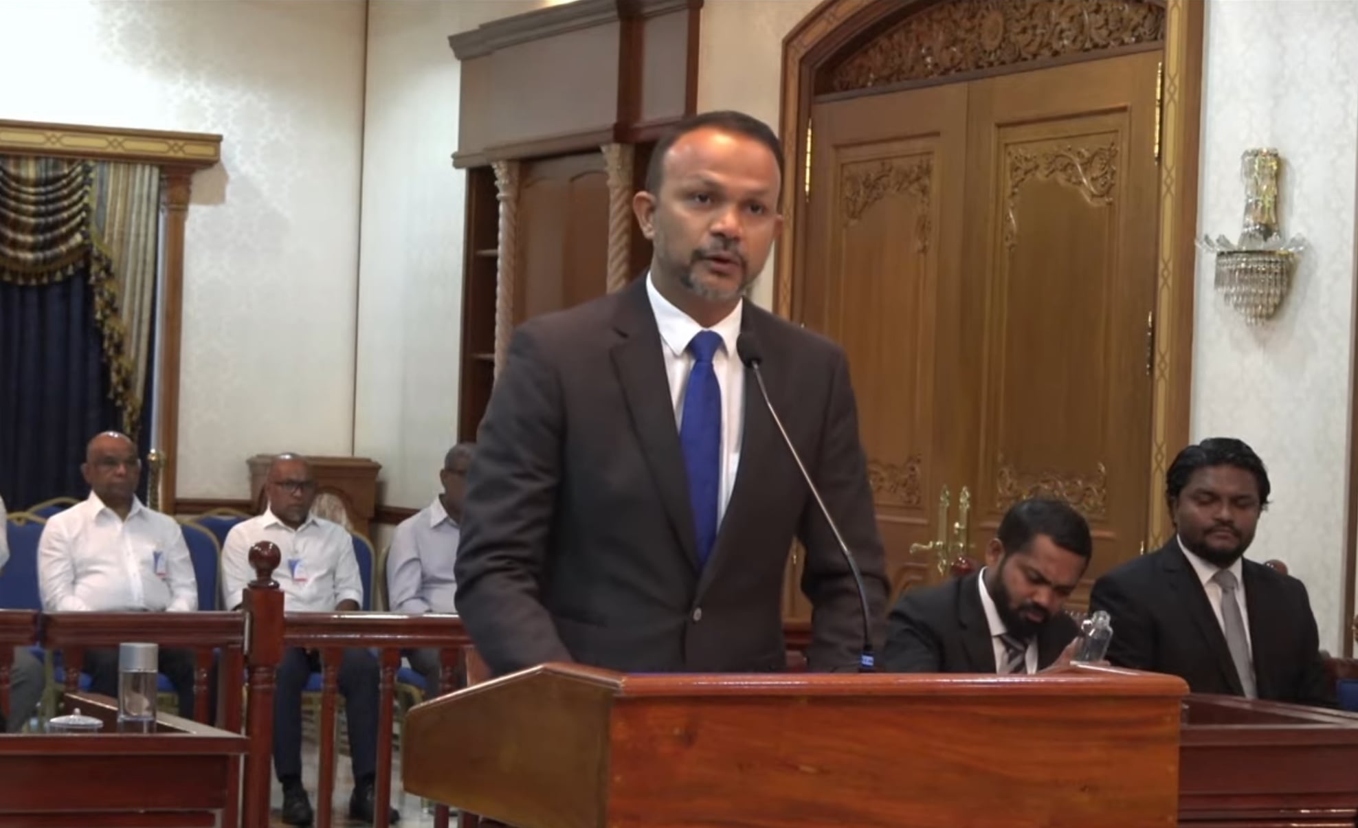 ސަރުކާރަށް ލަނޑު ލިބުނީ ނުލިބޭ ދައުރެއް ހޯދަން އުޅެގެން: ޢަލީ ޙުސައިން