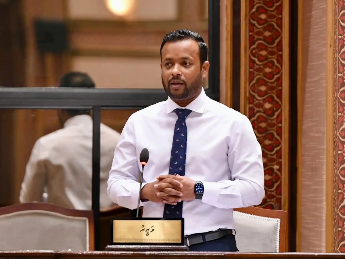 ފެނާއި ނަރުދަމާގެ މަޝްރޫއުތައް ހުއްޓިފައިވާ ކަމަށް ބުނެ މިނިސްޓަރު މުއްތަލިބު މަޖިލީހަށް ހާޒިރުކުރަނީ