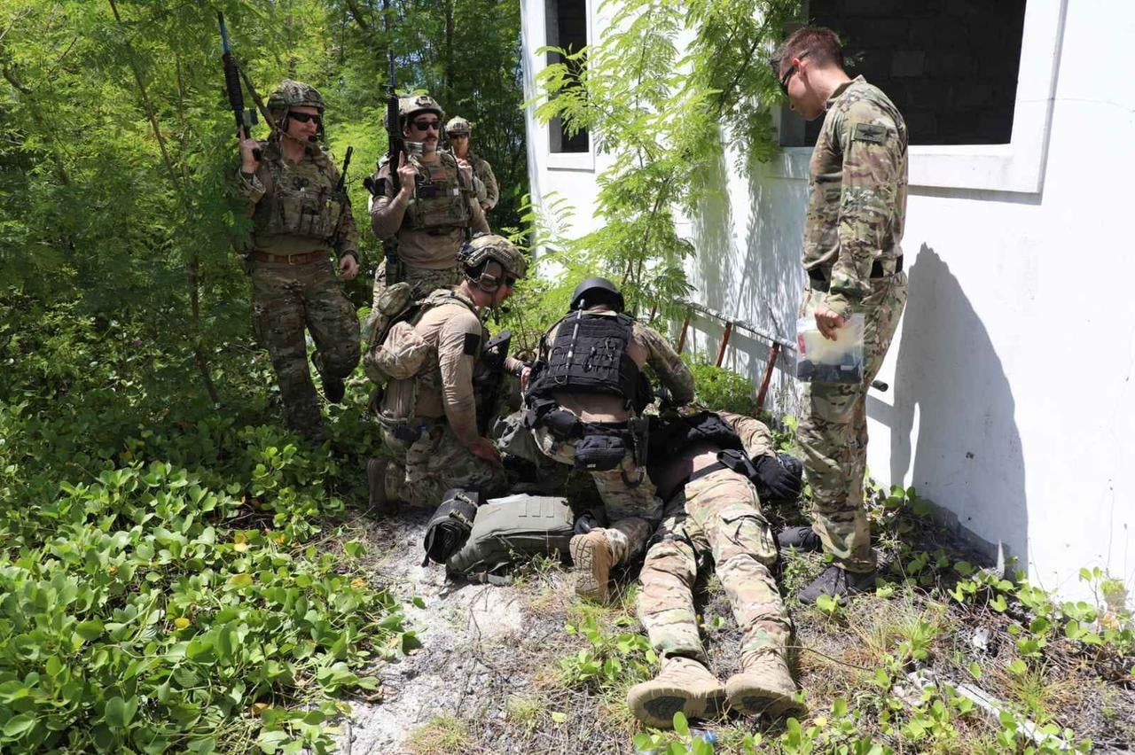 ސިފައިންގެ ތަމްރީނުތަކެއް ހުޅުމާލޭގައި ކުރިޔަށް ގެންދަނީ