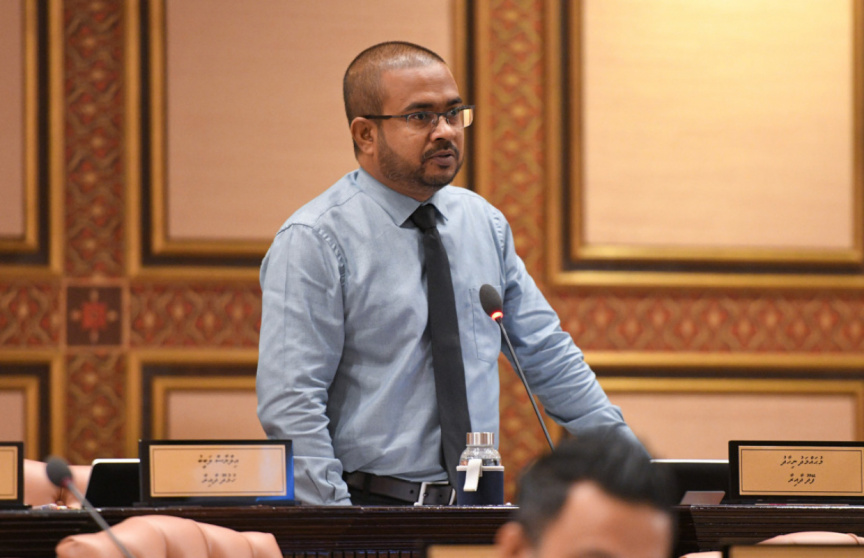 ދައުލަތުގެ މީޑިއާ ބިލިއަނުން ދަރަނިވެރިވެ، ނުފުޑެނީސް އަވަސް ހައްލެއް ގެންނަންޖެހޭ: ނިހާދު