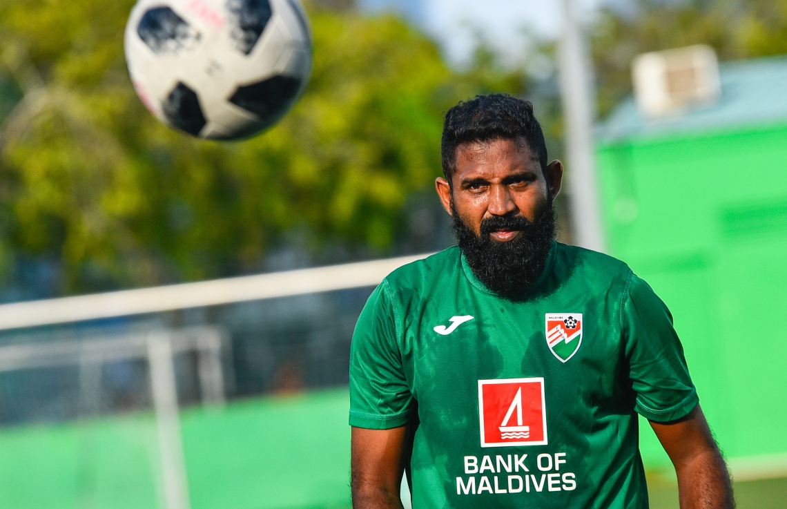 ފުޓްބޯޅަ ލެޖެންޓް ބަކާ ނިޔާވީ މެނެންޖައިޓިސް ޖެހިގެން