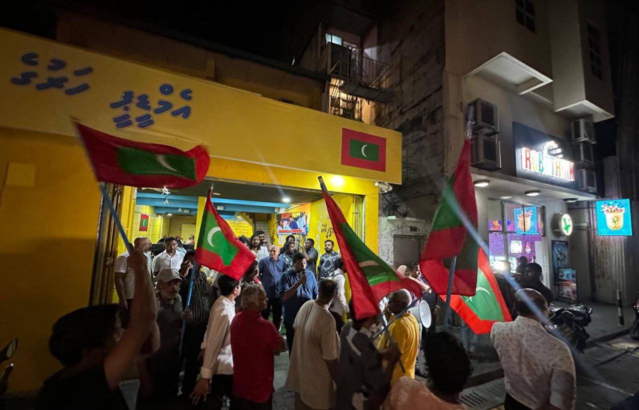 މާދަމާގެ މުޒާހަރާއަށް ތައްޔާރު ވާން މިރޭ އެމްޑީޕީ ހަރުގޭގައި ސައްލާއެއް ކުރަނީ