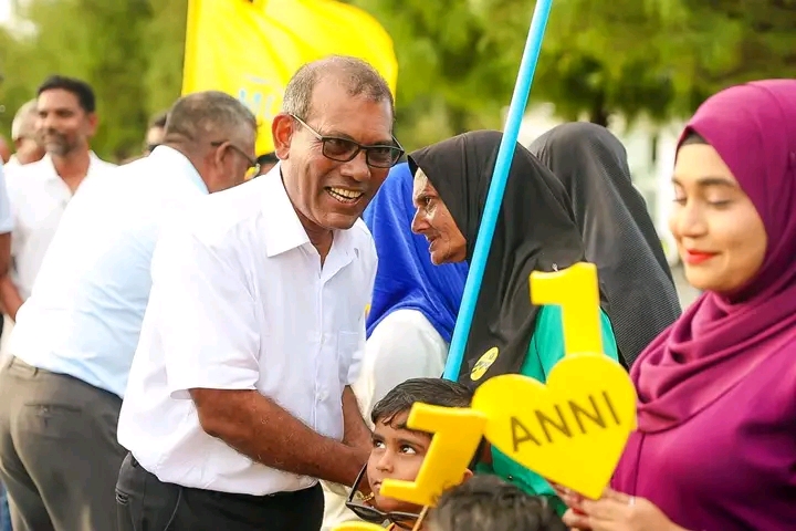 ރައީސް މުއިއްޒު ސިހުރު ހަދާ ކަމަށް ރައީސް ނަޝީދު ތުހުމަތުކުރައްވައިފި