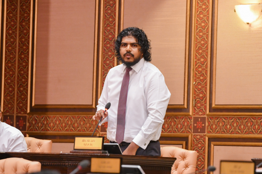 އަޒާންގެ ތައުރީފު ސަރުކާރަށް: ​މާލީ ”ޑިފޯލްޓް“އަކަށް ނުގޮސް ގައުމު ސަލާމަތްވެއްޖެ