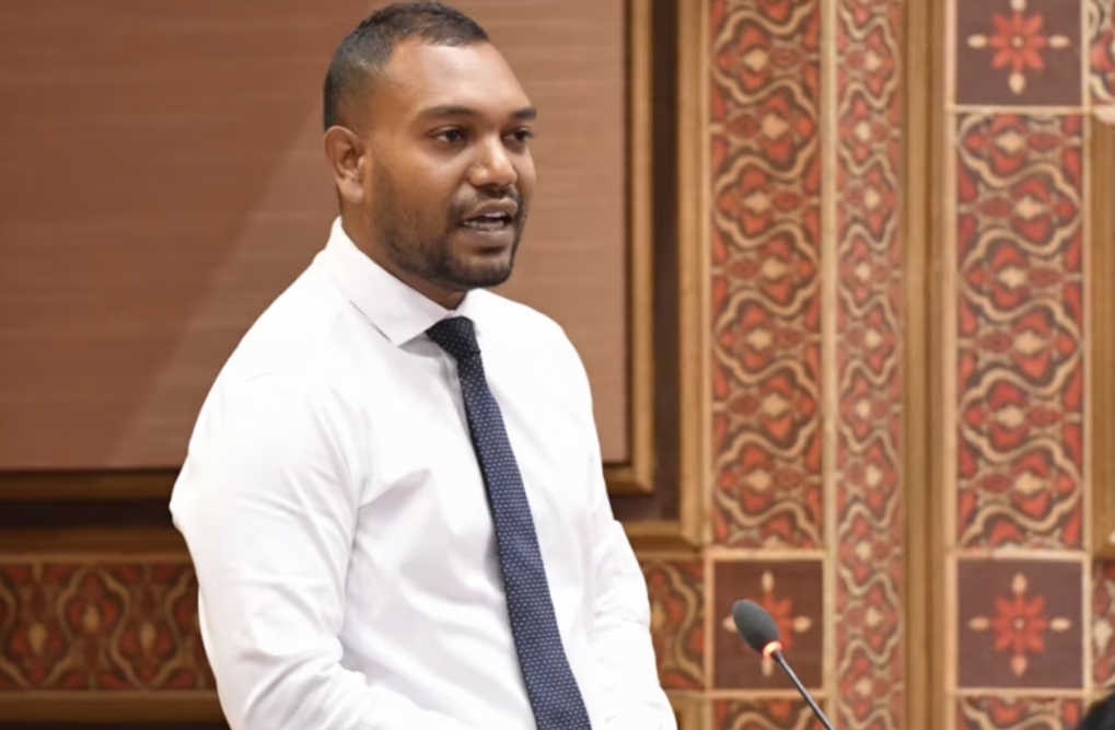 އެ ސަރުކާރެއް މި ސަރުކާރެއް ކިޔާނެ ކަމެއް ނެތް؛ ކޮންމެ ދިމާލަކުން ފެންނަނީ ދައުލަތް ދަވާލަން އައިސް ތިބި މީހުން: އައްދު