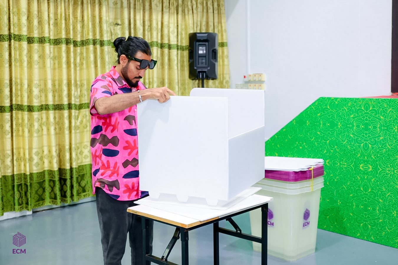 8 ޖެހުމާއިއެކު ވޯޓުލުން ފެށިގެން ކުރިއަށް