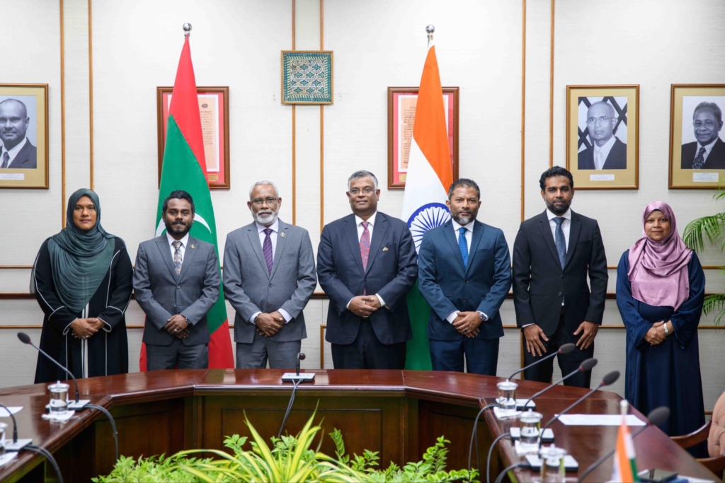 ޕީއެންސީ ހަ މެމްބަރެއްގެ ދާއިރާއަށް އިންޑިއާ ހައި ކޮމިޝަނުން ލެޕްޓޮޕް ހަދިޔާކޮށްފި