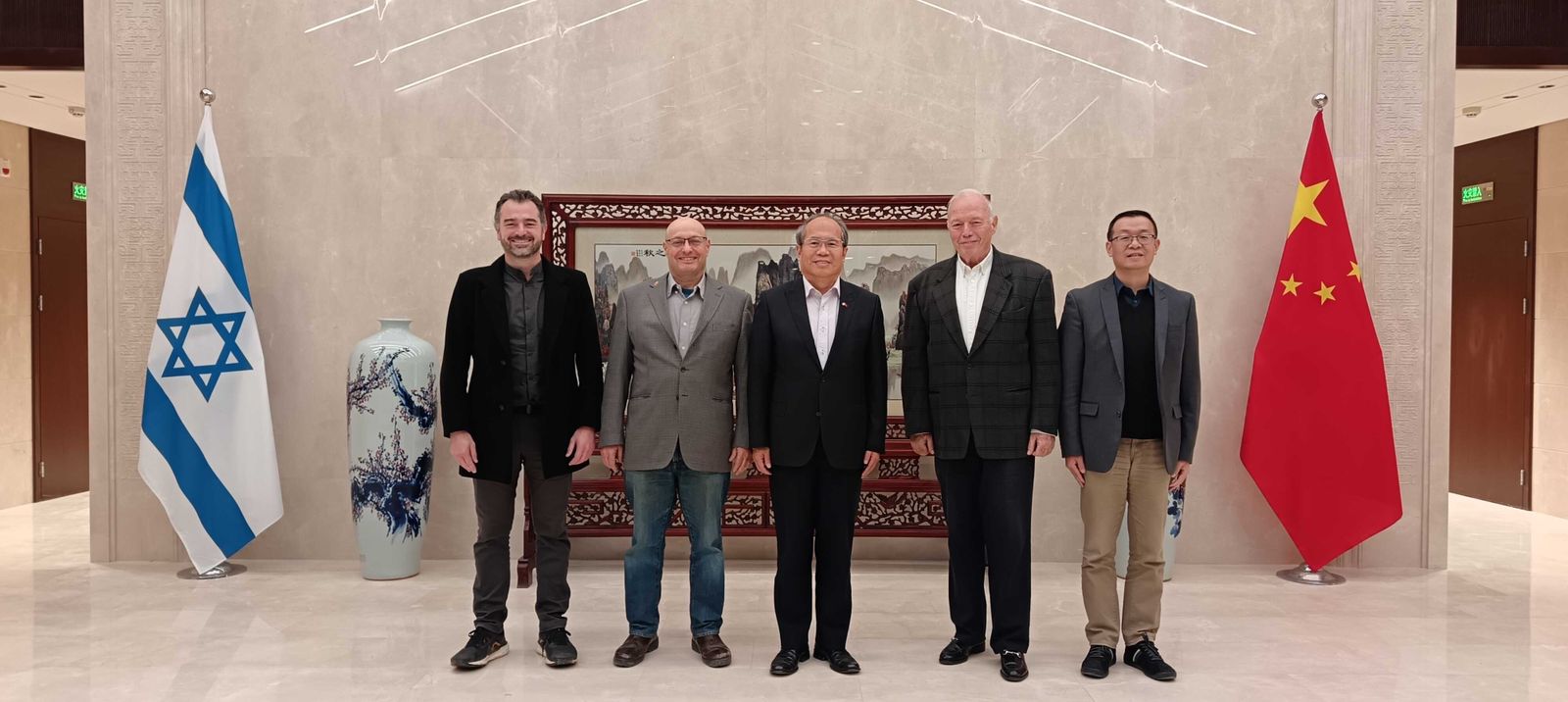 ޗައިނާގެ ރައްޔިތުން އިސްރާއީލުން ފޭބުމަށް އެޤައުމުގެ އެމްބަސީން އިލްތިމާސްކޮށްފި