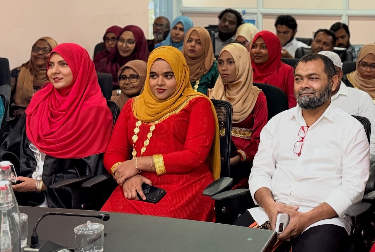ފޯނު ކޯލެއް ލައިވް ކުރާނަމަ އެކަން ގުޅާ ފަރާތަކަށް ސާފުކޮށް އަންގަންޖެހޭނެ: ބްރޯޑްކޮމް