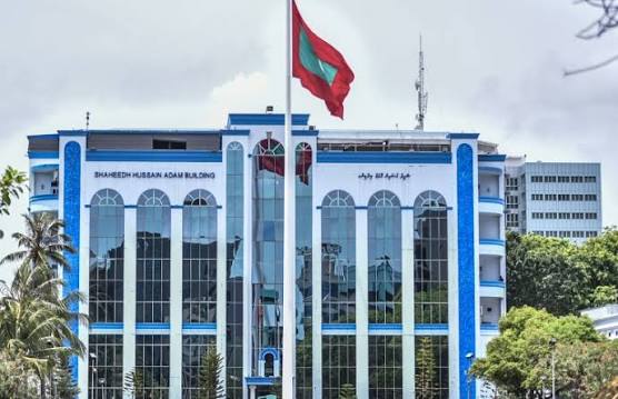 ހުޅުމާލޭގެ އެޕާޓްމަންޓެއްގައި ހަމަނުޖެހުން ހިންގި ހަތަރު މީހަކު ފުލުހުންގެ ބެލުމުގެ ދަށަށް
