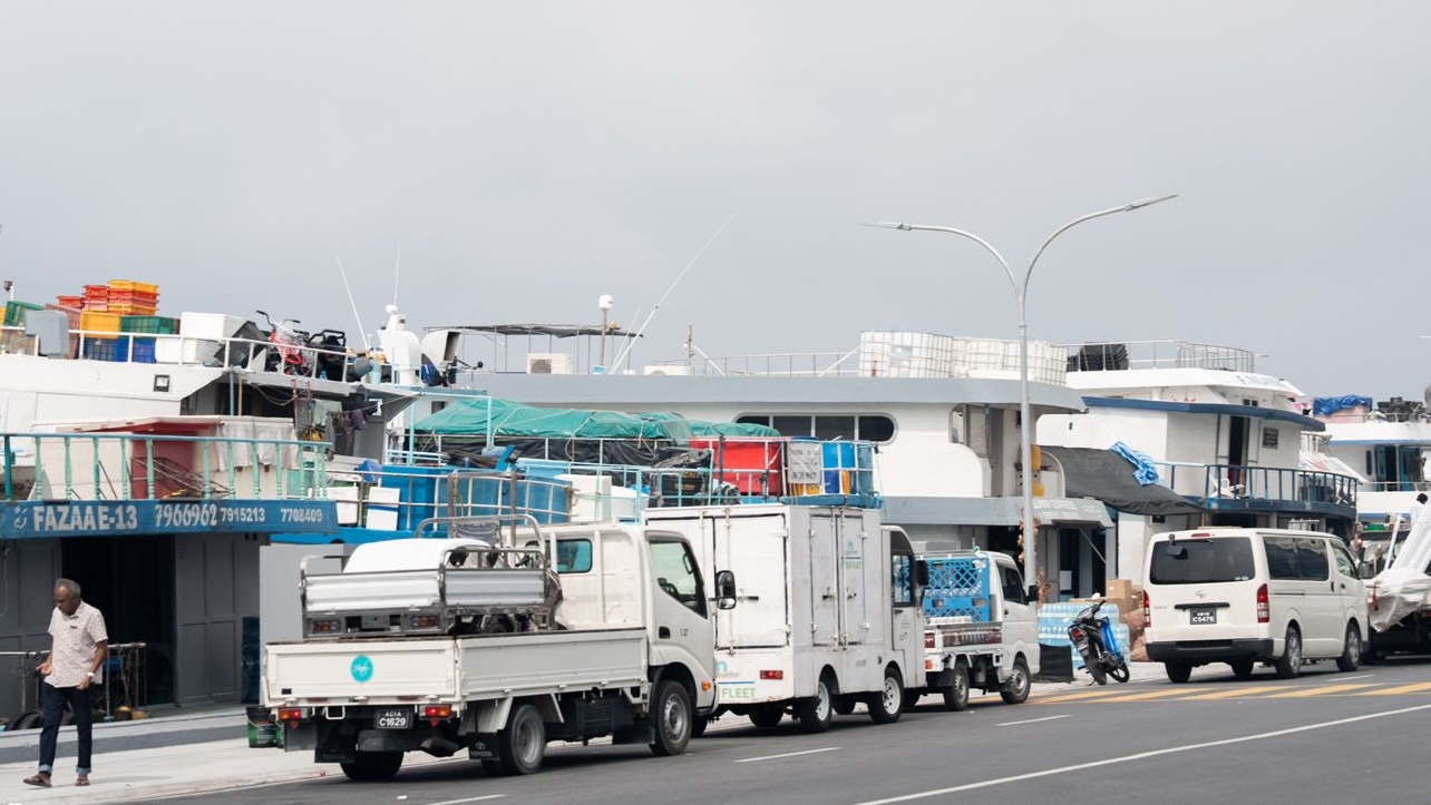 މާލޭ އުތުރުފަރާތު ބަނދަރުގެ އެއްގަމު ތޮއްޓަށް ކައިރިކުރާ އުޅަނދުތަކަށް ފެނާއި ކަރަންޓު ފޯރުކޮށްދެނީ