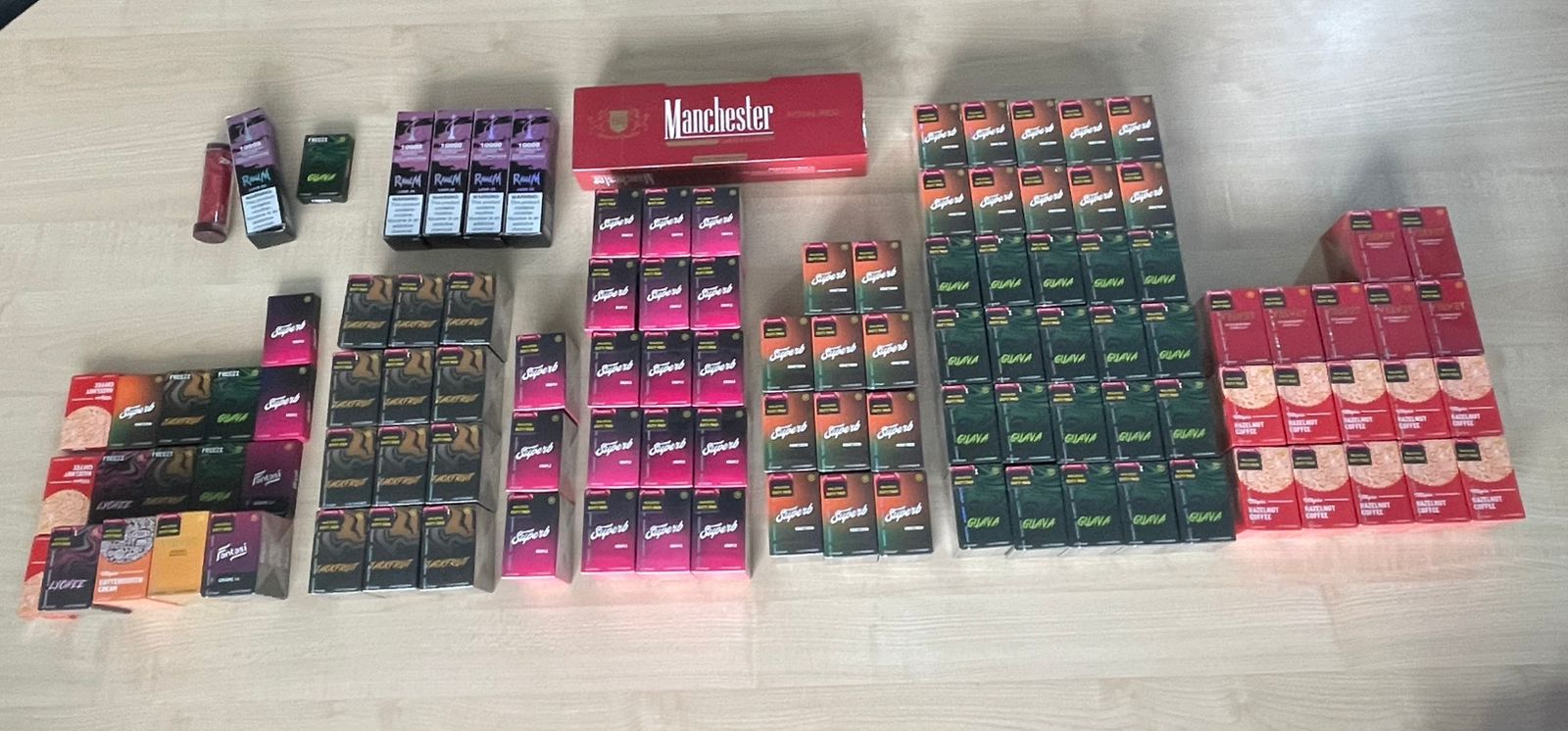 ކަނޑުމަގުން އެތެރެކުރަން އުޅުނު ވޭޕް ކާޓްރިޖްތަކެއް އަތުލައިގެންފި