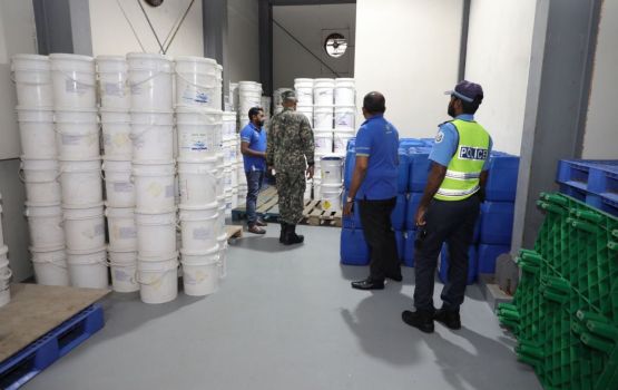 ނުރައްކާތެރި ކެމިކަލް ވިއްކާ ފަރާތްތައް ރަޖިސްޓްރީ ކުރުމަށް ޑިފެންސް މިނިސްޓްރީން އެއް މަސްދުވަހުގެ މުއްދަތެއް ދީފި