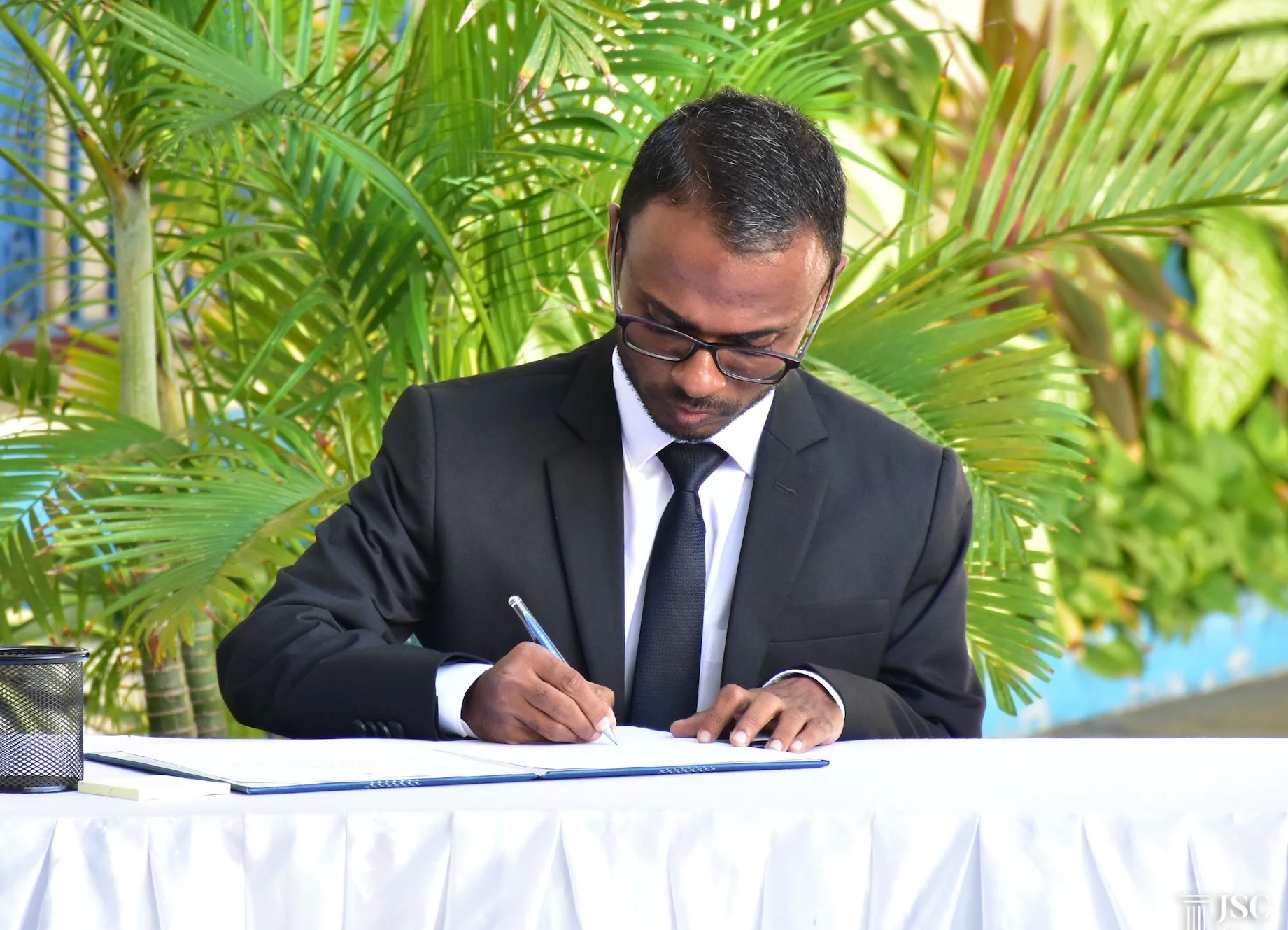 ސިވިލް ކޯޓުގެ ޤާޟީ އަލްއުސްތާޛު ޢަބްދުﷲ އިޙްސާން އިސްތިއުފާ ދެއްވައިފި