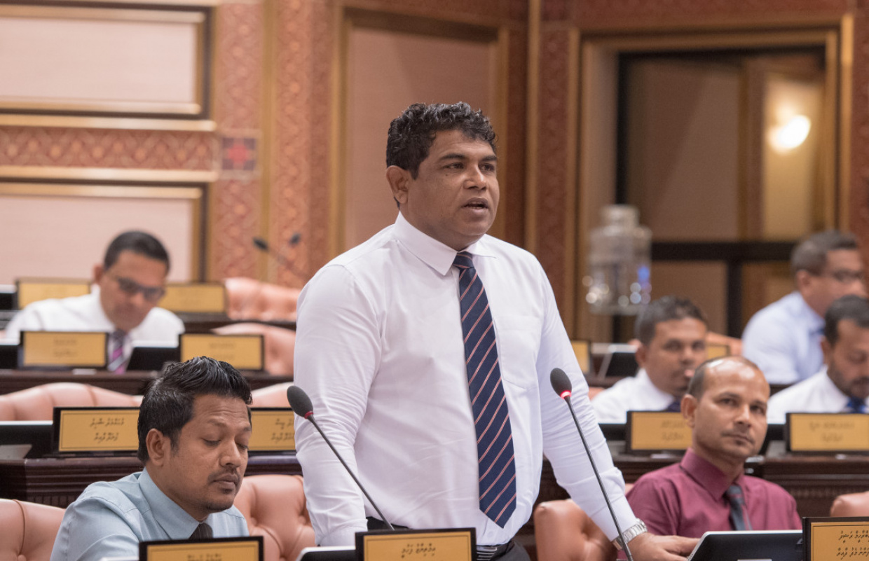ސެކިއުރިޓީ ކަނޑާލަނީ ކުރީގެ ރައީސުން އަވަހާރަކޮށްލަން: ބޮންޑޭގެ ބޮޑު ތުހުމަތެއް ރައީސް މުޢިއްޒަށް!