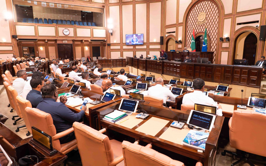 ޔުނިފޯމް އެޅި ޚިދުމަތްތަކުގެ ޖިންސީ ފުރައްސާރައިގެ މައްސަލަތައް ކޯޓަށް ހުށަހެޅޭ އިސްލާހު މަޖިލީހަށް