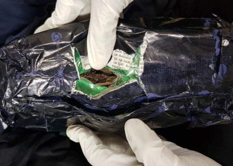 ޕޯސްޓު މެދުވެރިކޮށް ރާއްޖެ އެތެރެ ކުރި ފަސްލައްކަ ރުފިޔާގެ ޕާޓީ ޑްރަގްސް އަތުލައިގެންފި