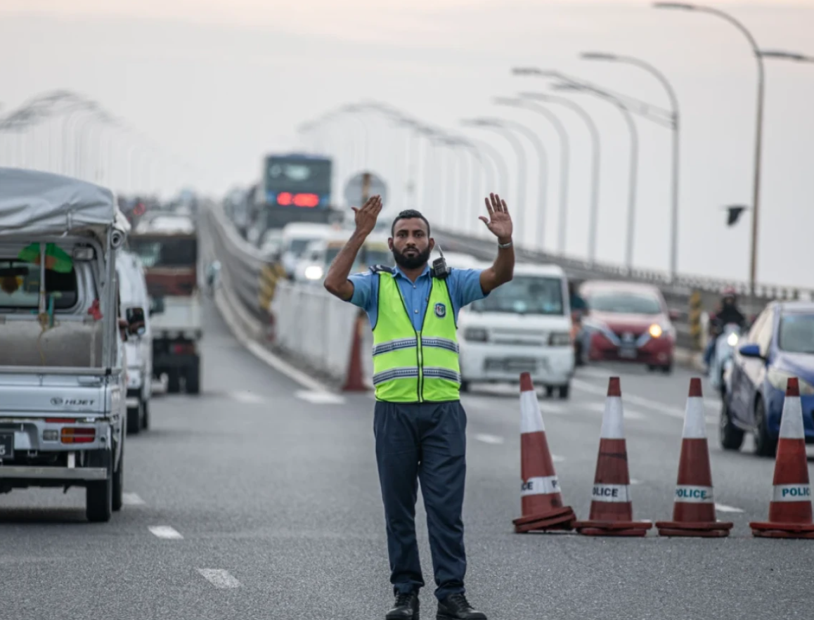 ބްރިޖު ޓްރެފިކު ފްލޯ އޮމާންކަމާއެކު ކުރިއަށްދާކަން ޔަގީންކުރުމަށް ފުލުހުން ހަރަކާތްތެރިވަނީ