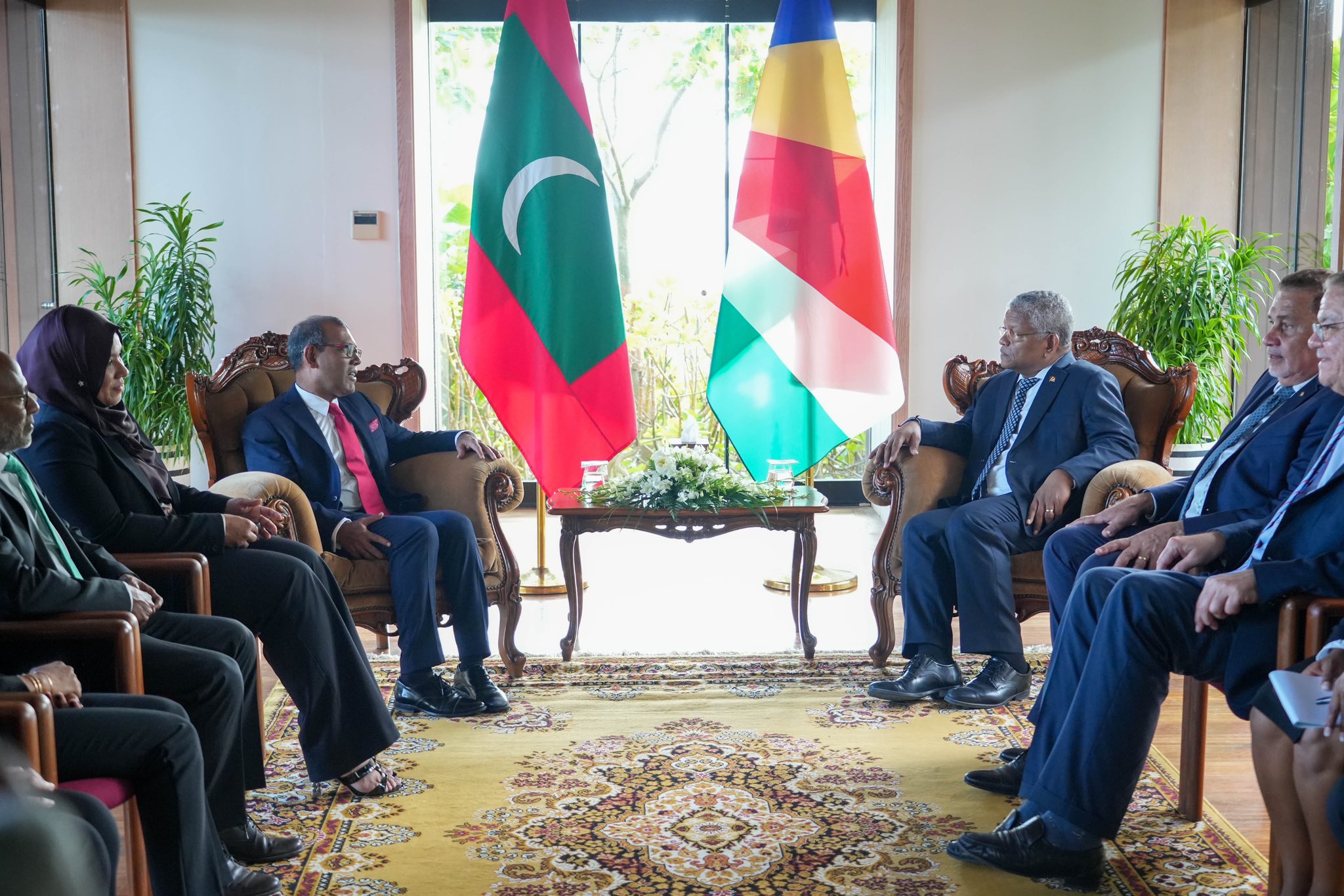 ރައީސް ނަޝީދު ސޭޝެލްސްގެ ރައީސާއި ބައްދަލުކުރައްވައިފި