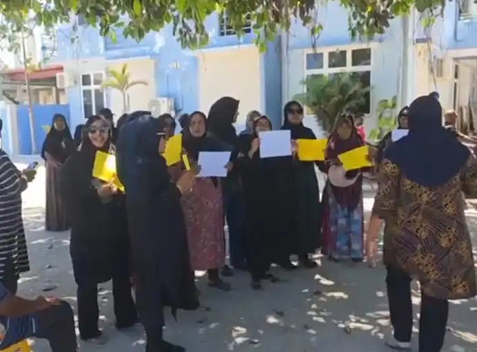 މަނަދޫ ގައި މުޒާހަރާތައް ކުރިއަށް ފޮޮޓޯ: ރާއްޖެ އެމްވީ