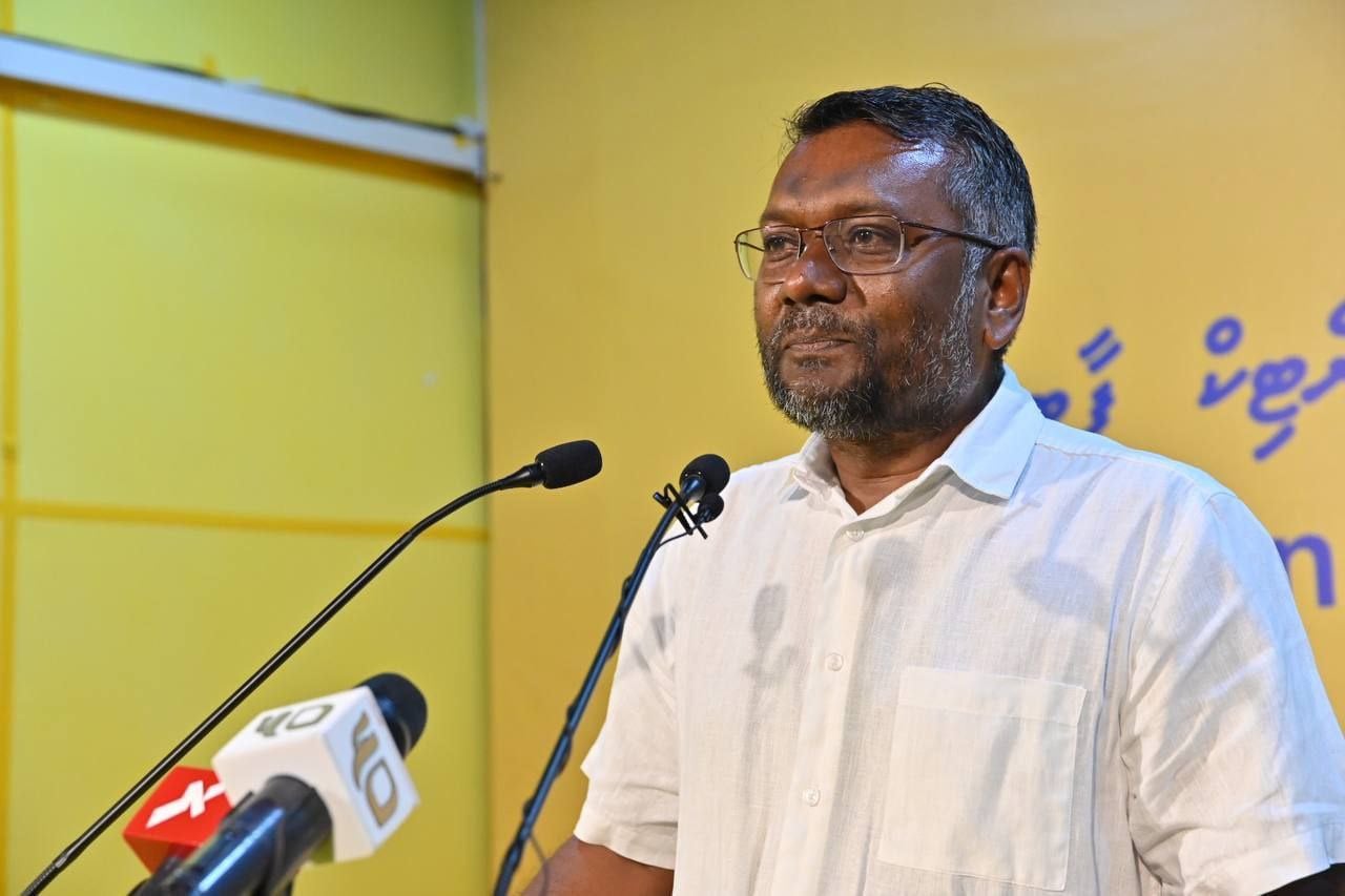 2 އިންތިޚާބު އެއްކުރަން އުޅެނީ ރައްޔިތުންގެ ބާރުވެރިކަން ދަމައިގަނެ ރައީސް މުޢިއްޒު ވެރިކަމުގައި ދެމިހުންނަން: ފައްޔާޒު