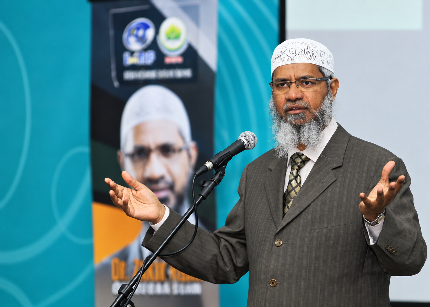 ޑޮކްޓަރ ޒާކިރު ނާއިކް އިންޑިއާއާއި ހަވާލު ކުރުމާއި ގުޅޭގޮތުން މަޝްވަރާކުރެވުނު: މެލޭޝިއާގެ ބޮޑުވަޒީރު