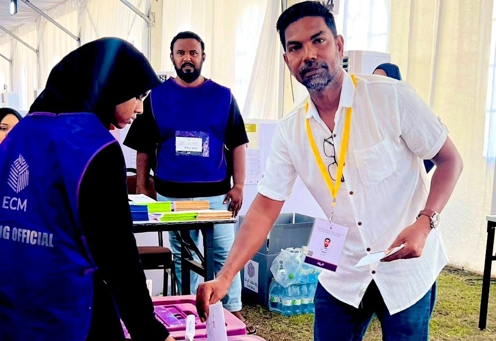 ރައްޔިތުން މި ނިންމީ ރައީސް މުޢިއްޒުގެ އިތުބާރު ނެތްކަން، މަގާމުން އިސްތިއުފާ ދެއްވަންޖެހޭ: ޝިފާޒް