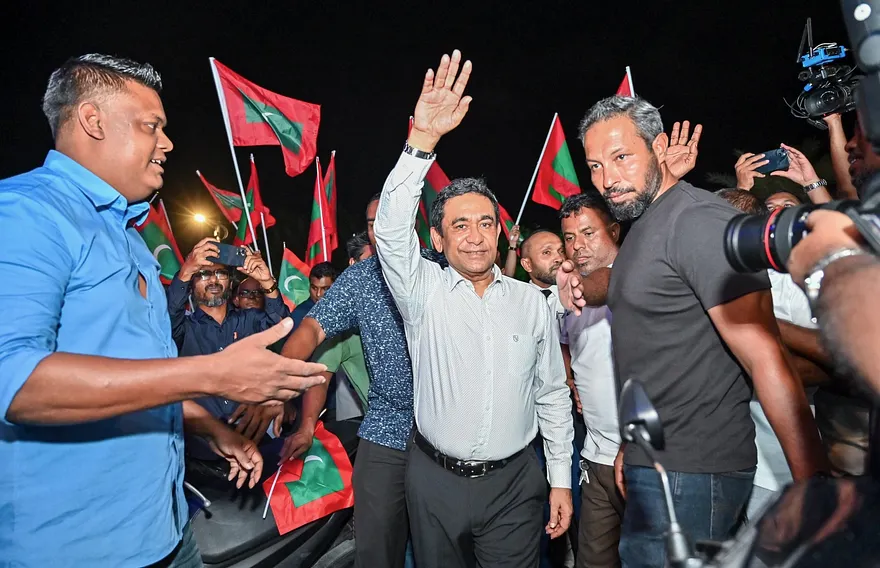 ރައީސް ޔާމީން ފުލުހަށް ހާޒިރުކުރަން ޗިޓް ހަވާލުކުރަން ފުލުހުން މަސައްކަތް ކުރަނީ