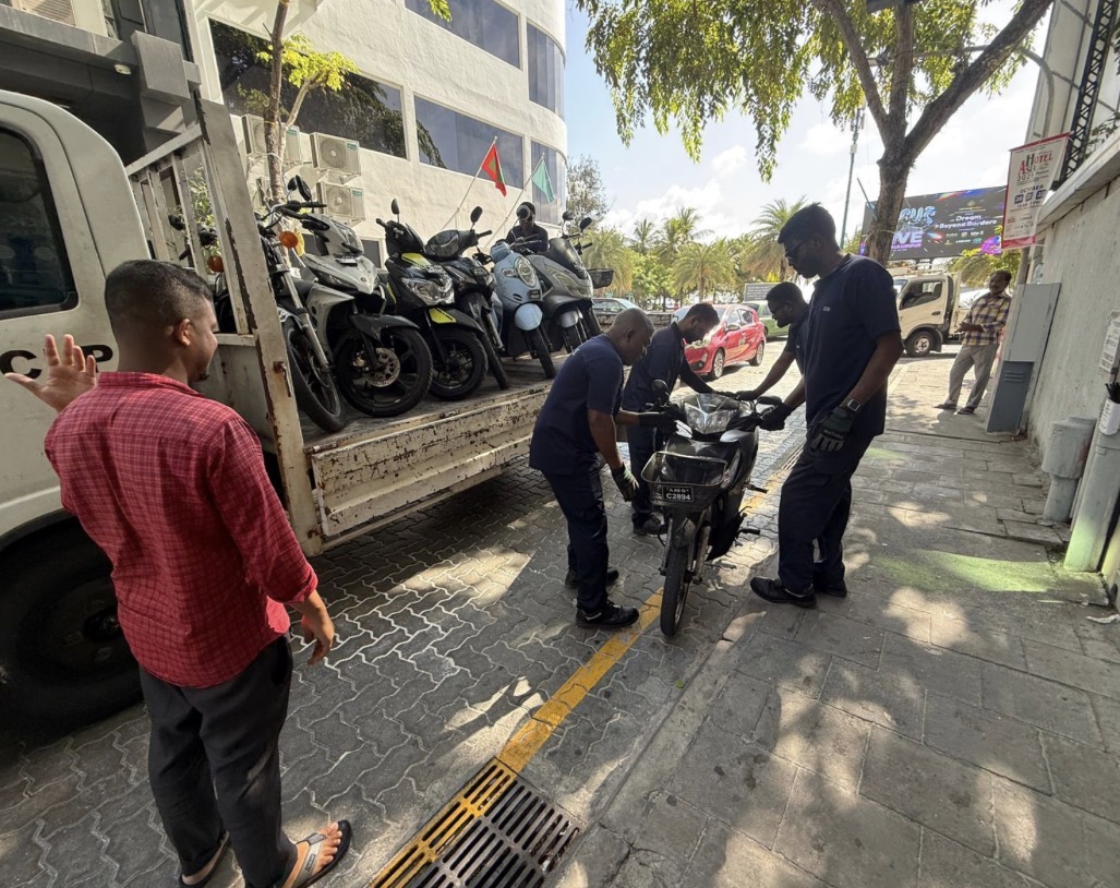 އަނެއްކާވެސް ގަވާއިދާ ހިލާފަށް ޕާކު ކޮށްފައިހުރި އުޅަނދުތައް ނަގަން ފަށަނީ