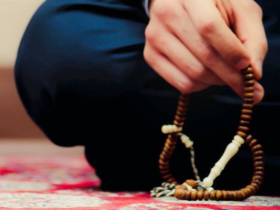 މަޛްހަބަކަށް ތަބާނުވެ ދީނަށް ނޫޅެވޭނެއެވެ.