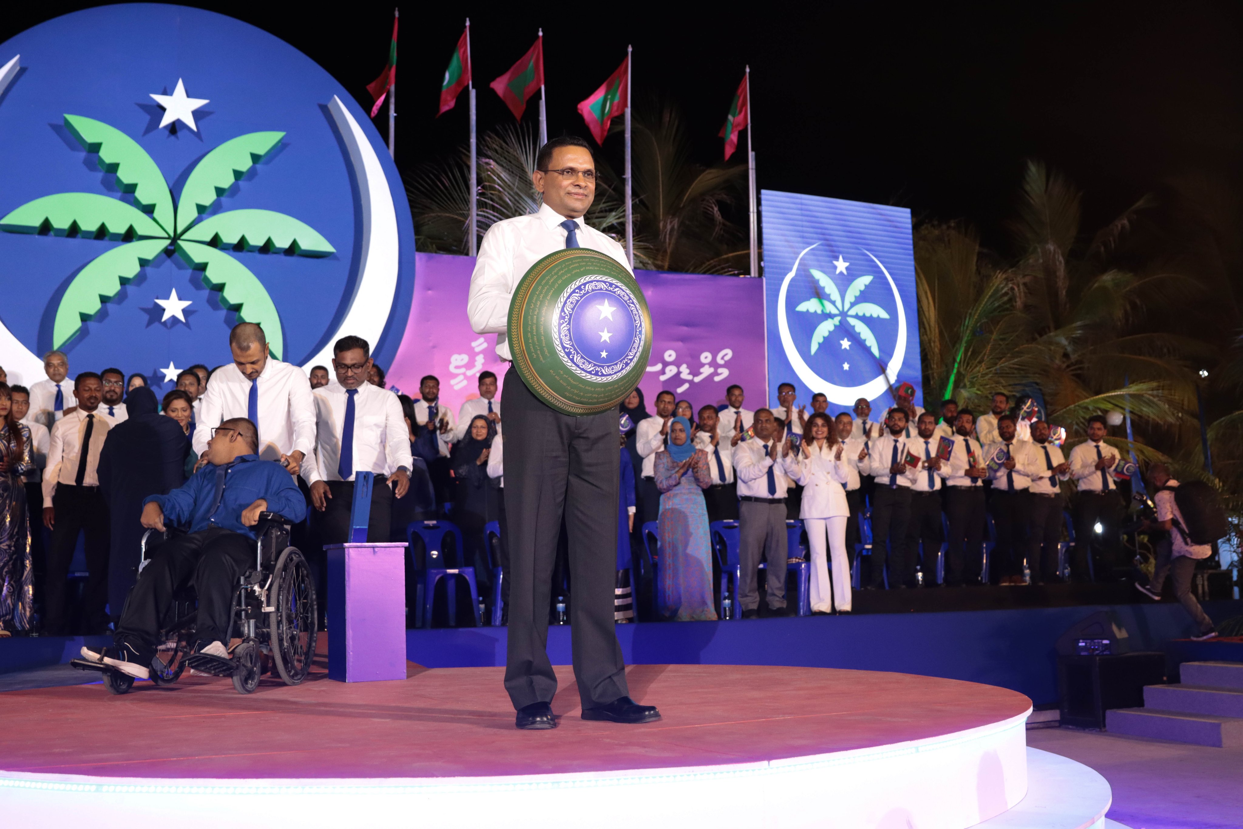 އެމްއެންޕީގެ ރިޔާސީ ޓިކެޓް ހަވާލުކޮށް ކެމްޕޭން ފަށައިފި