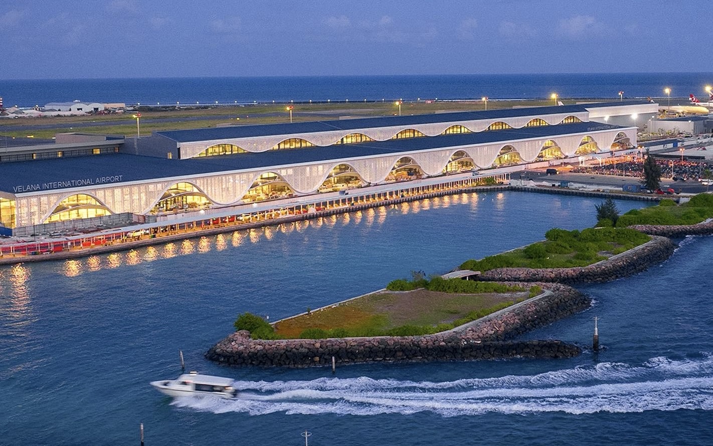 އެއަރޕޯޓް ތެރެއިން ބޭންކްގެ ފައިސާ ދަބަސް ފޭރިގަތްއިރު ކައިރީގައި ފުލުހުން ނެތް