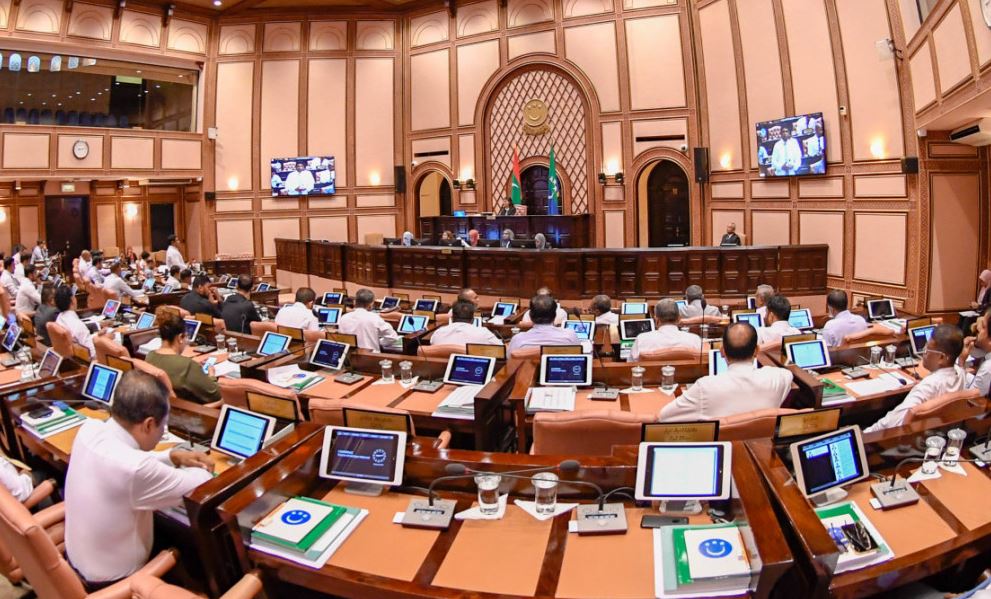 6 މެމްބަރުން އިތުރުކޮށް، މަޖިލީހުގެ މެމްބަރުންގެ އަދަދު 93 އަށް އިތުރުކޮށްފި