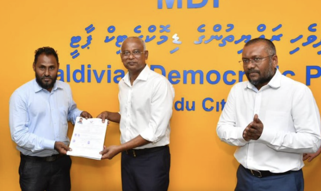 މަރަދޫ ދާއިރާގެ މިނިވަން ކައުންސިލަރު ނާދިރު އެމްޑީޕީއަށް