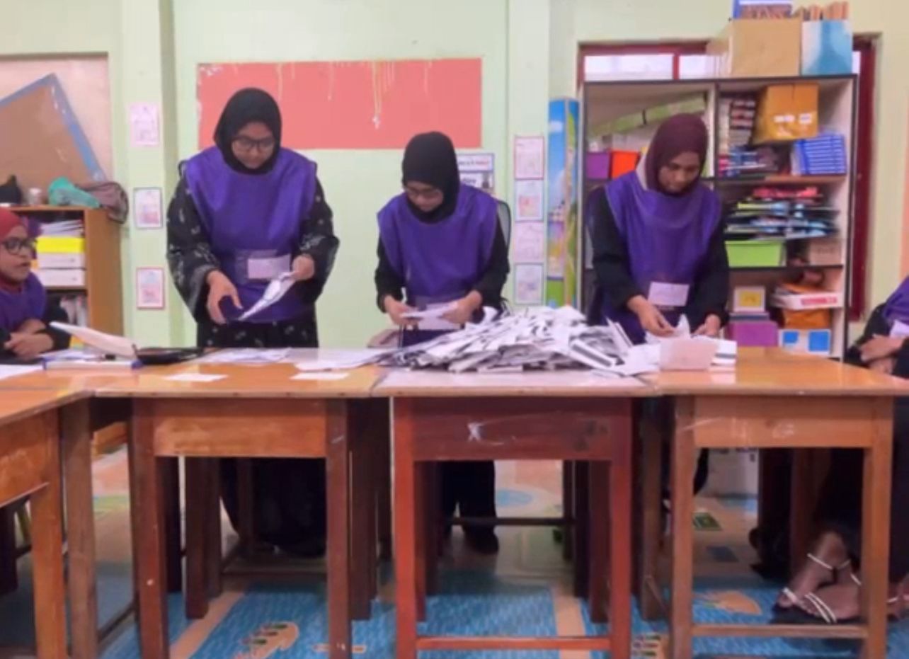 އިންތިހާބުުގެ ވޯޓު ގުނަން ފަށައިފި