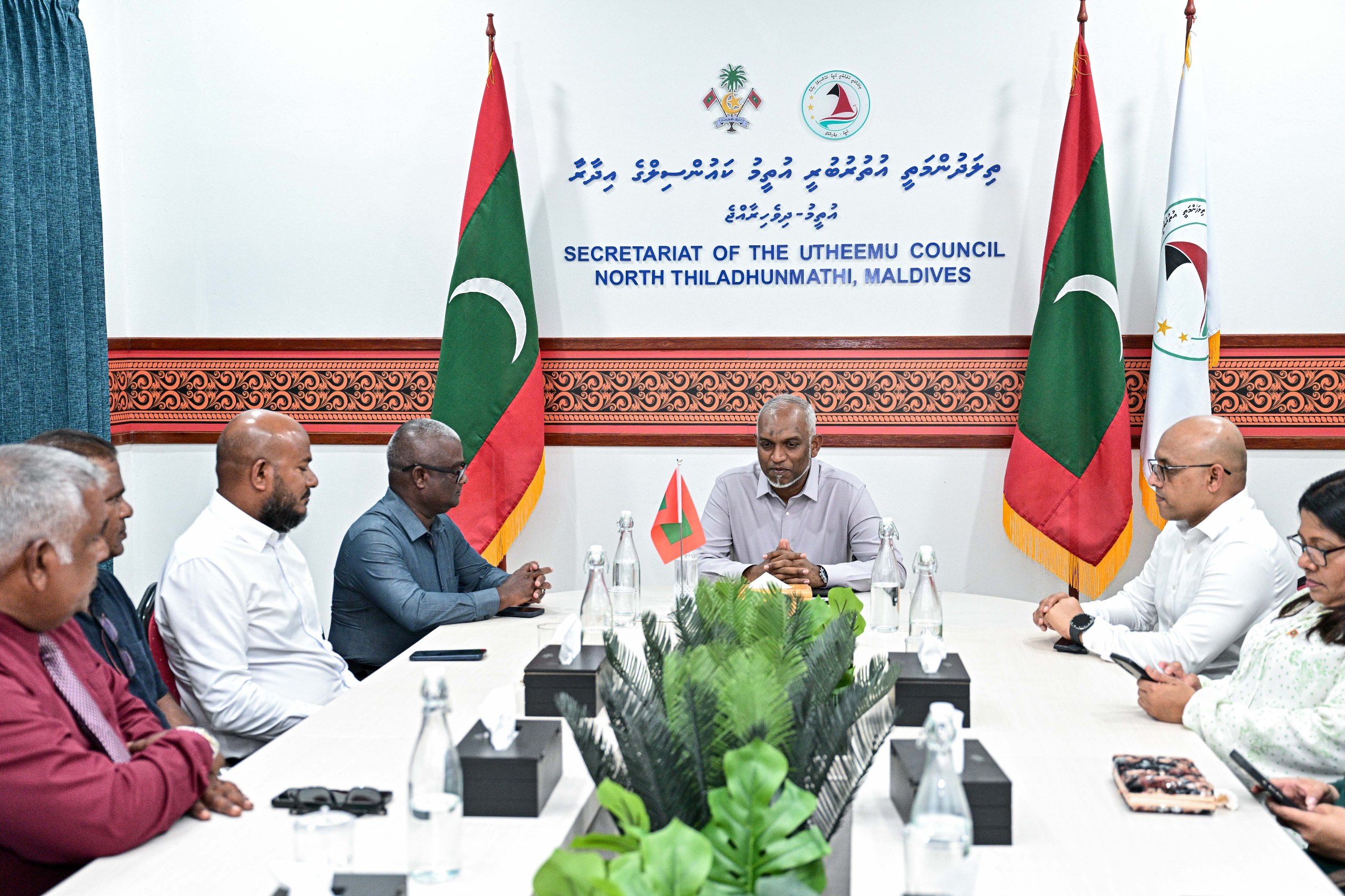 ރައީސް ޑރ. މުހައްމަދު މުޢިއްޒު އުތީމު ކައުންސިލްގެ އިސްވެރިންނާ ބައްދަލުކުރެއްވުން، ފޮޓޯ: ރައީސް އޮފީސް