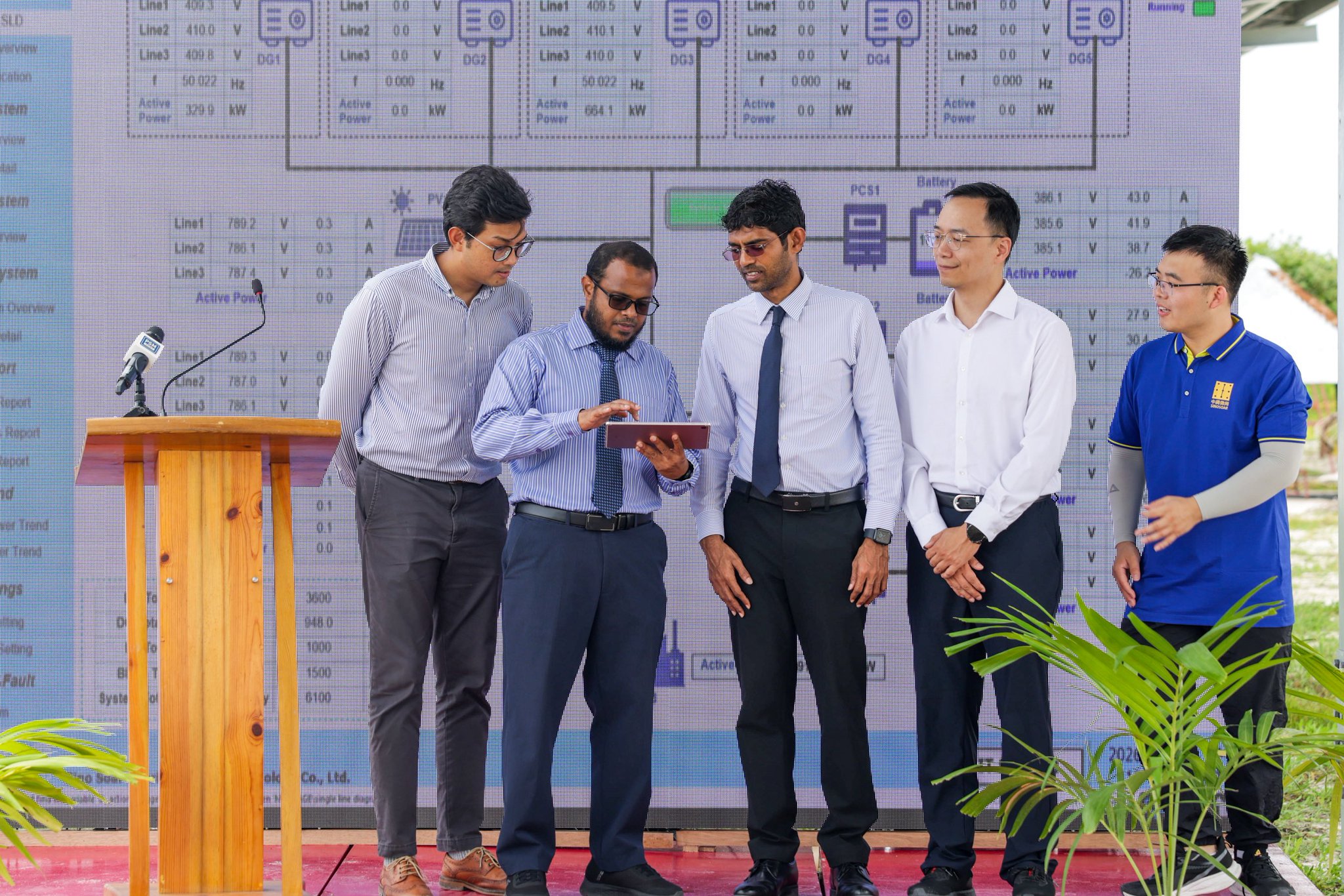 އޭދަފުށީގެ ކަރަންޓު ވިއުގައަށް ސޯލާ ހަކަތަ ގުޅުމަށް ބޭއްވި ރަސްމިއްޔާތު، ފޮޓޯ: މިނިސްޓްރީ
