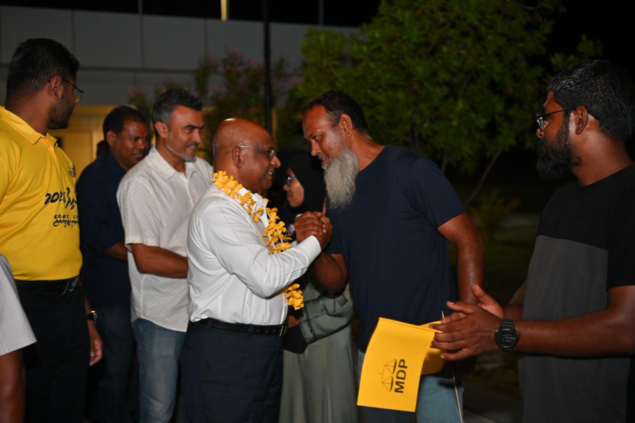 ރިޔާސީ ޕްރައިމަރީގެ ކެމްޕޭނަށް ކުޅުދުއްފުއްޓަށް ވަޑައިގެންނެވުމުން ޝާހިދަށް ހޫނު މަރުހަބާއެއް!