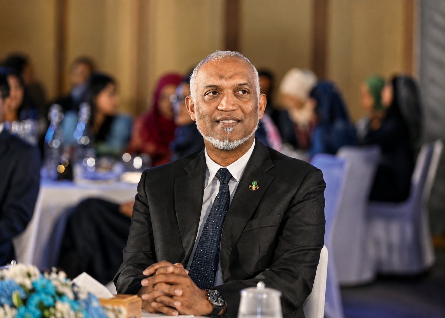 ރިސޯޓު މުވައްޒަފުންނަށް މުސާރަ ދޭންވާނީ ޑޮލަރުން: ރައީސް