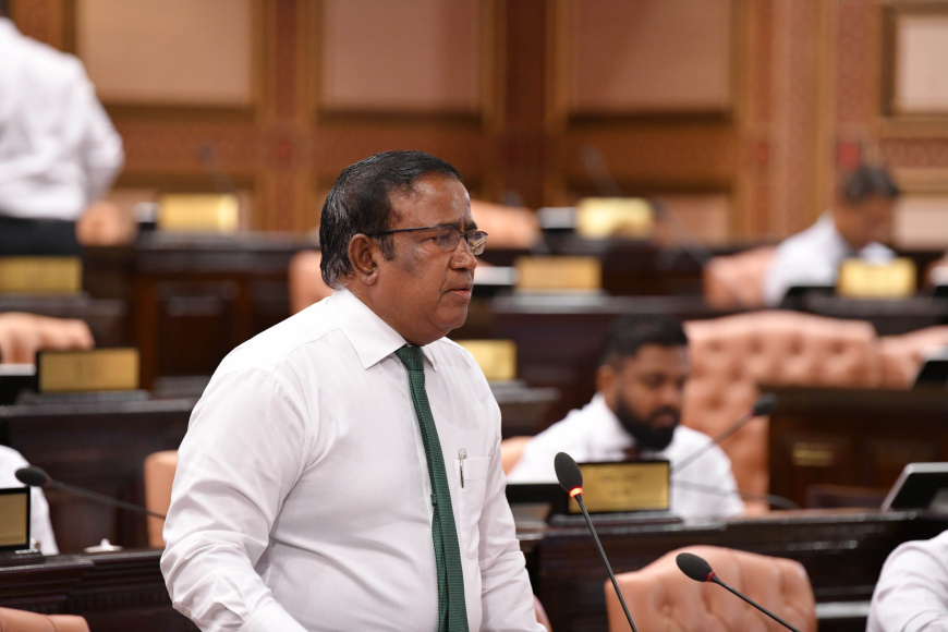 ގާނޫނުއަސާސީ އިސްލާހުކުރަން މަޝްވަރާ ކުރޭ، މެންބަރުން ތަޅުލާފައެއް ނުބޭތިއްބޭނެ: ޣަފޫރު