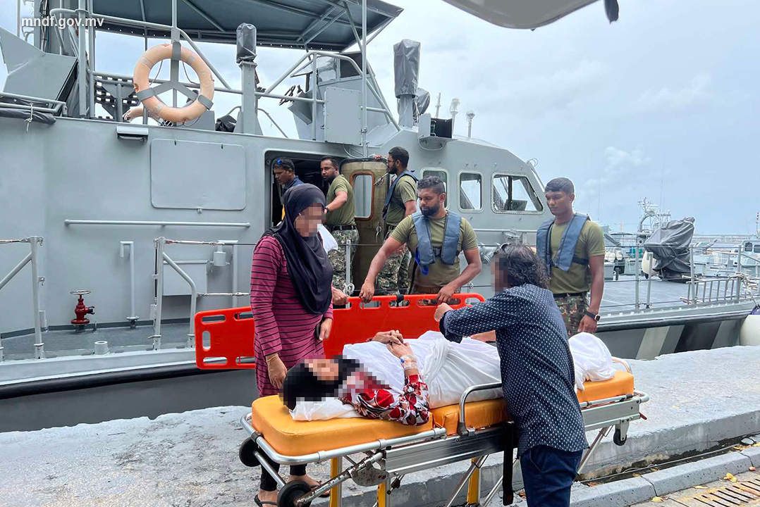 އދ. އަތޮޅު ހޮސްޕިޓަލުގައި އޮތް ބަލި މީހަކު ކޯސްޓްގާޑުން މާލެ ގެނެސްދީފި