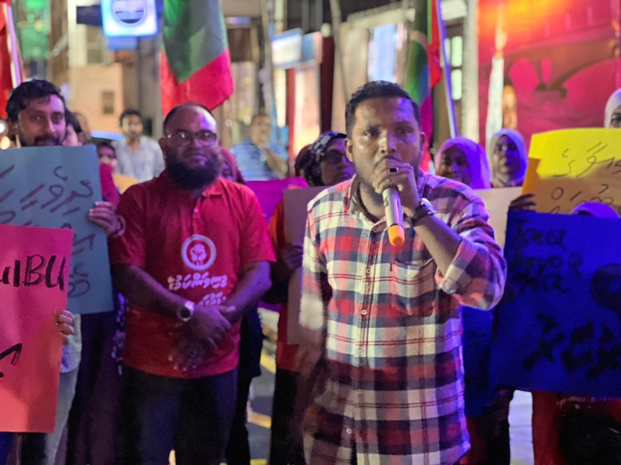 އިދިކޮޅުގެ މުޒާހަރާއިން ރޭ ހައްޔަރުކުރި މީހުން ކޯޓުން ދޫކޮށްލައިފި