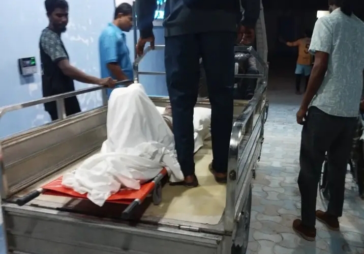 ފީއަލީގެ ސިއްހީ ޚިދުމަތް އޮތީ ބަގީއެއްގެ ފުރަގަހުގައި: އާންމުންގެ ނުރުހުން ސަރުކާރަށް!