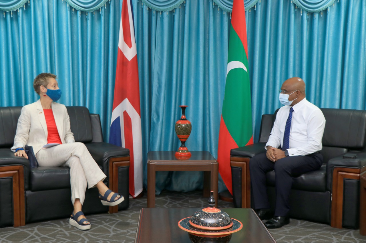 މިނިސްޓަރ ޝާހިދު އިނގިރޭސިވިލާތުގެ ސަފީރާ ބައްދަލުކުރައްވައިފި