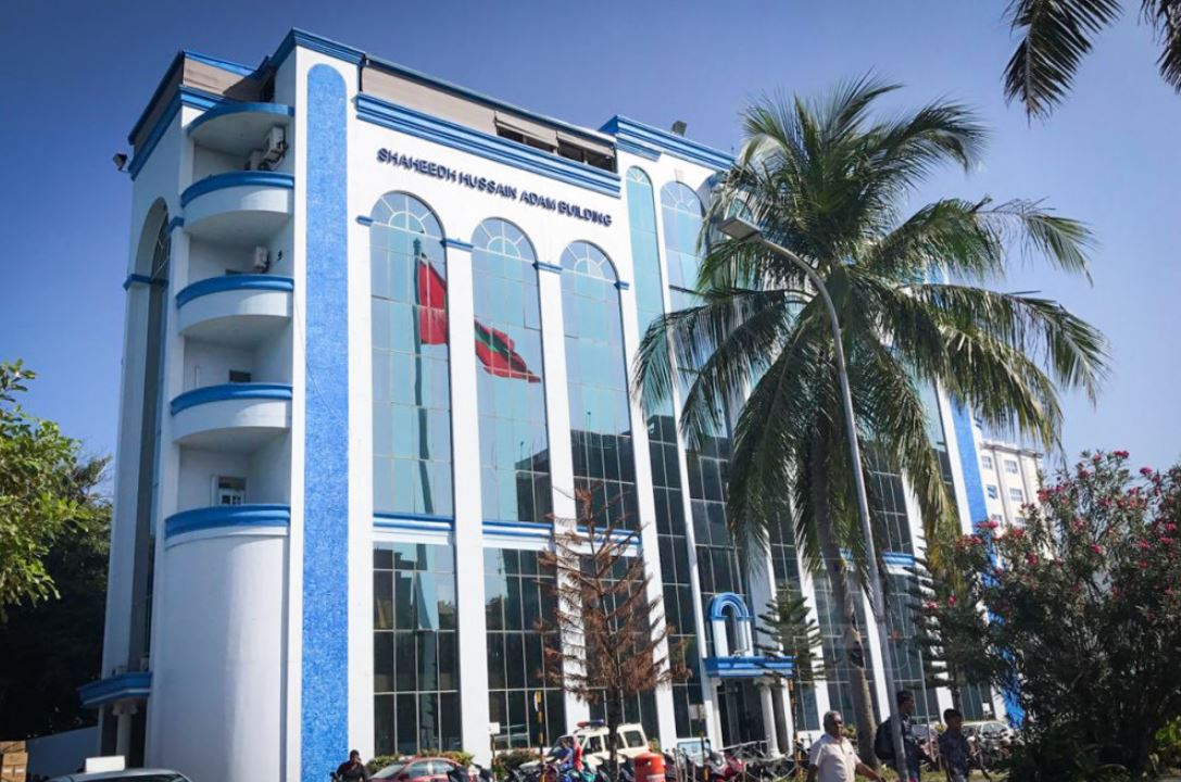 ރިސޯޓެއްގައި ފަތުރުވެރިޔަކު ގެނބިގެން މަރުވެއްޖެ