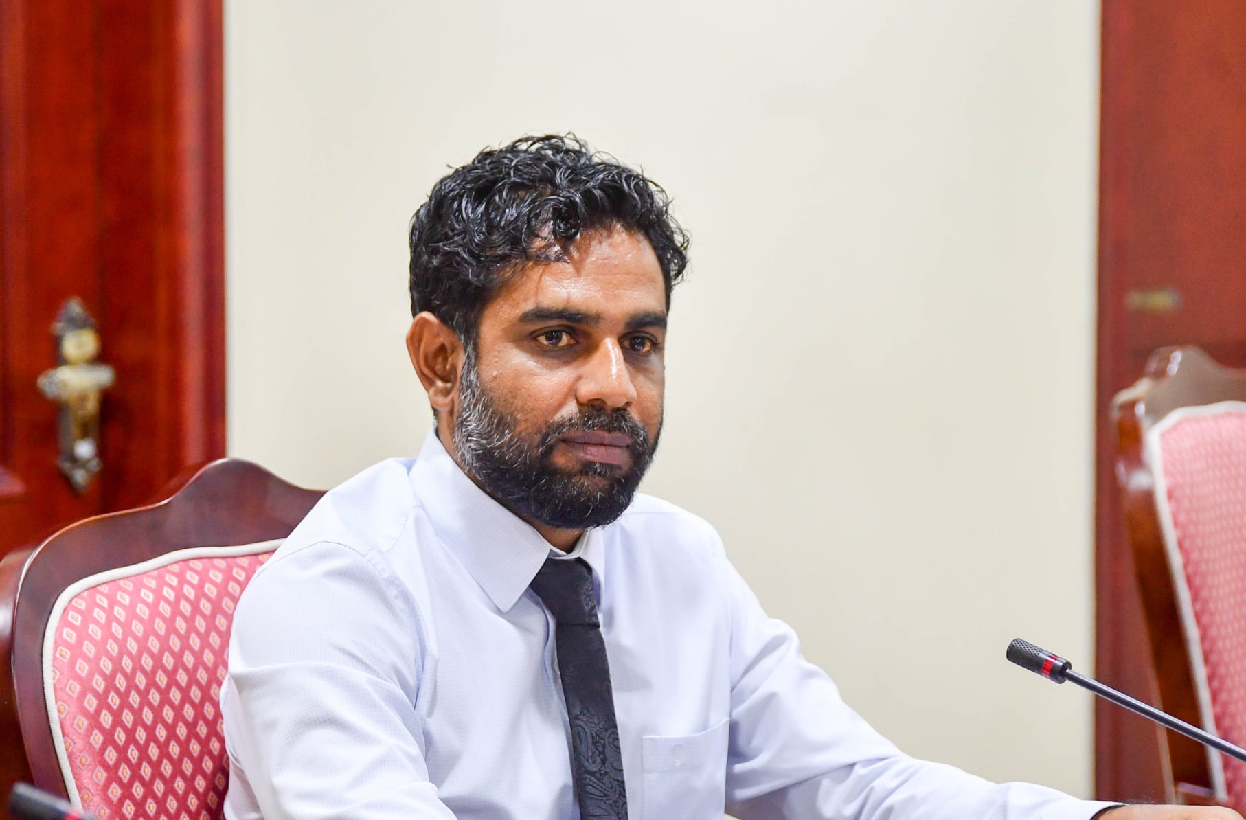 ގާނޫނާ ހިލާފުކަމަށް ފިލްޒާ ލަފާދީފައި ވަނިކޮށް ފަނޑިޔާރުން ވަކިކުރަން ތަޅުމަށް